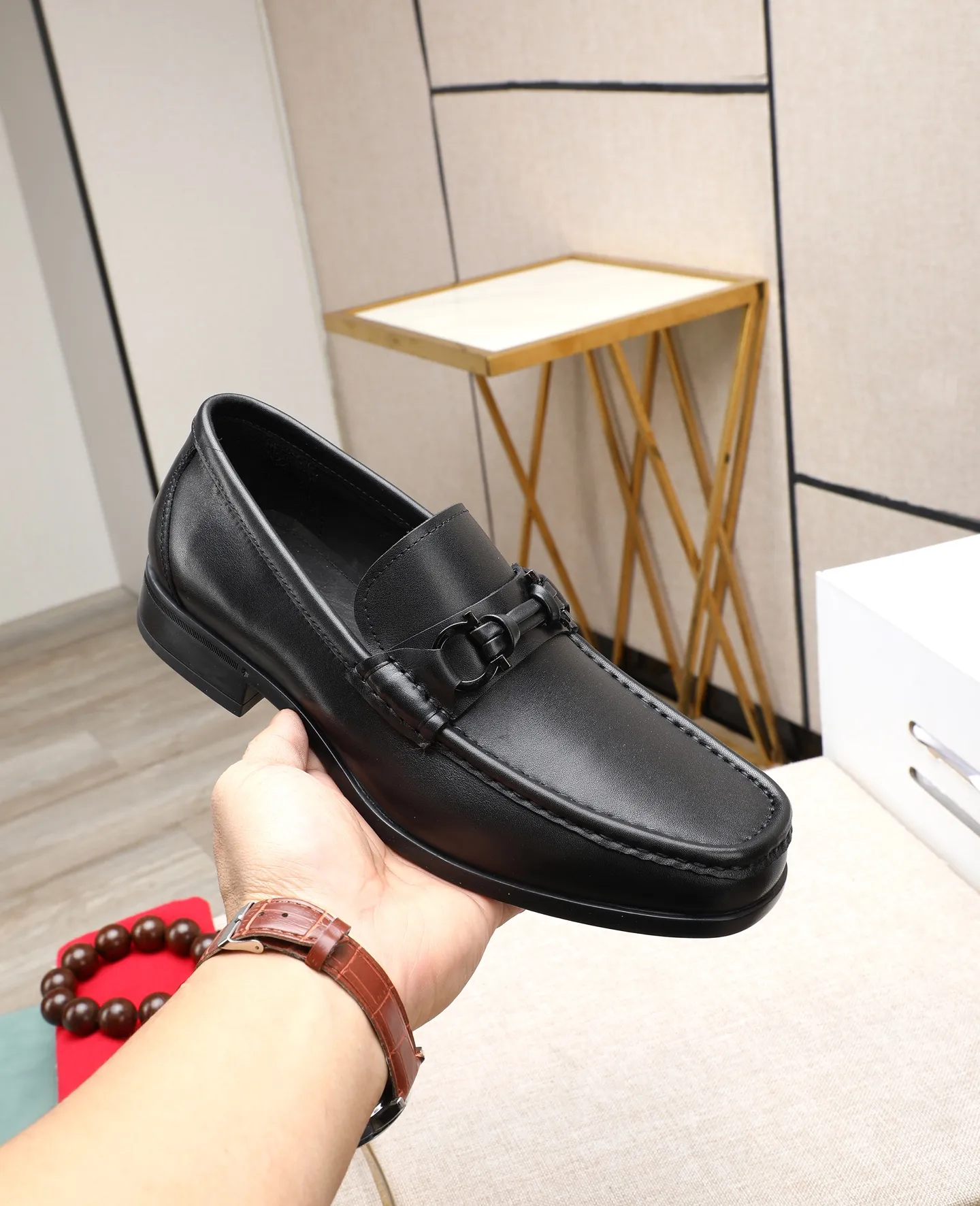 Men's clothing and shoes 💰700📛📛High-end goods! Salvatore Ferragamo is the world's top luxury footwear brand. It comes from Italy, the kingdom of fashion. It is famous all over the world for its traditional handmade design and novel styles... 🚶🏻🚶🏻 Top-quality suit shoes are sold simultaneously at the counter. This style is purely handmade. The fabric is imported Italian calfskin➕soft water-dyed cowhide lining. Specially available with original deep rubber outsole🌀🌀Size: 38➖44